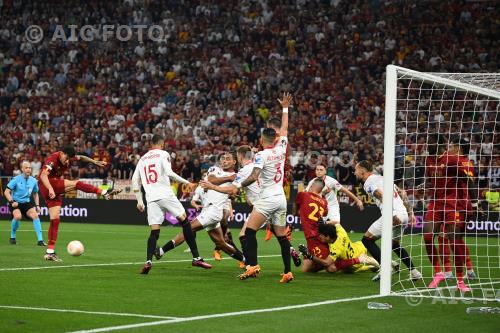 Roma Youssef En-Nesyri Sevilla FC Loic Bade Sevilla FC Gianluca Mancini Roma Yassine Bono Budapest, Hungary 