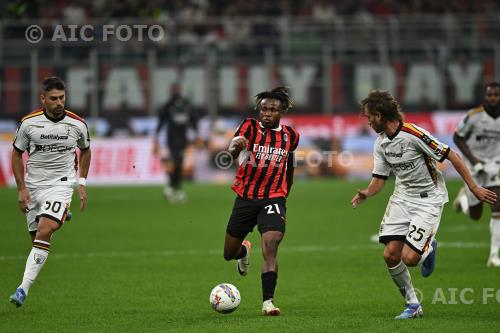 Lecce Samuel Chukwueze Milan Antonino Gallo Giuseppe Meazza match between    Milan 3-0 Lecce Milano, Italy 