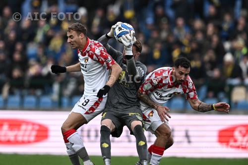 Cremonese Vincenzo Fiorillo carrarese Federico Ceccherini Dei Marmi match between  Carrarese 2-2 Cremonese Carrara, Italy 