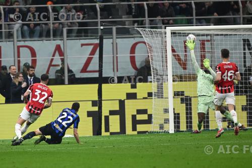 Inter Kyle Walker Milan Mike Maignan Giuseppe Meazza match between    Milan 1-1 Inter Milano, Italy 