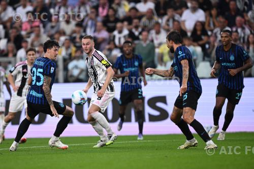 Inter Teun Koopmeiners Juventus Francesco Acerbi Italian championship 2024 2025 3°Day Allianz match between    Juventus 4-3 Inter 