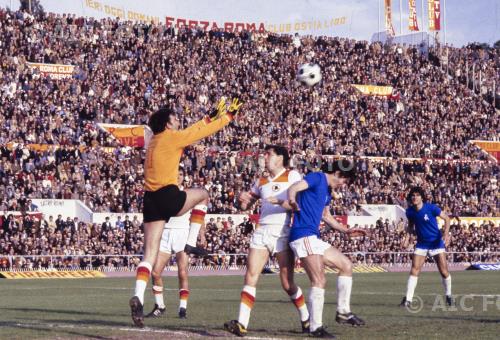 Roma Paolo Rossi Vicenza Franco Peccenini Italian championship 1978 1979 24 °Day Olimpic match between  Roma 3-0 Vicenza 