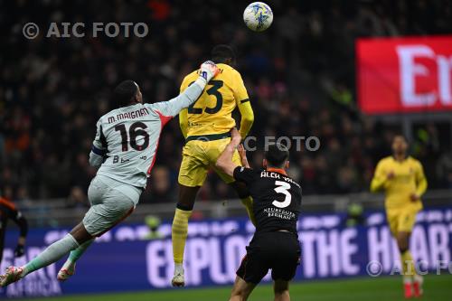 Milan Fikayo Tomori Milan Alex Valle Giuseppe Meazza match between   Milan 1-1 Como Milano, Italy 