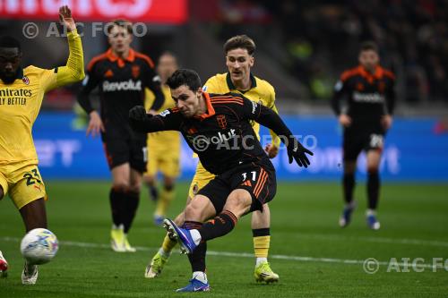 Como Fikayo Tomori Milan Alexis Saelemaekers Giuseppe Meazza match between   Milan 1-1 Como Milano, Italy 